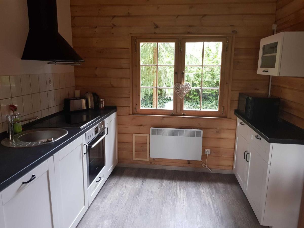 Blockhaus Canow Mit Fahrraedern Exterior foto